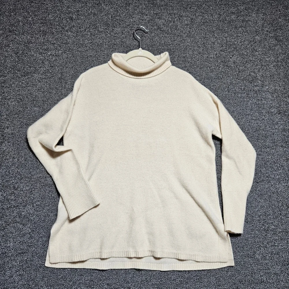 PLY Cashmere Women's M Cream 100% Cashmere Turtleneck Sweater Side Slit Ribbed‎